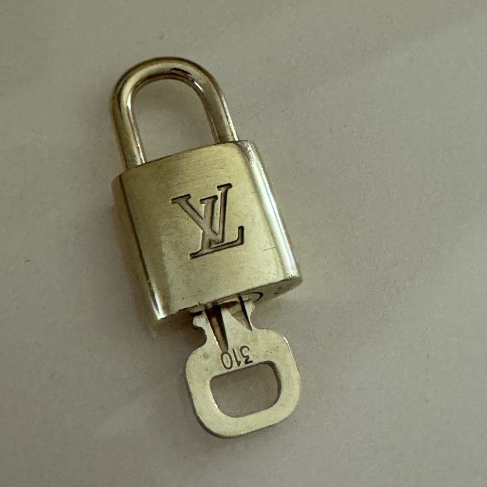 Louis Vuitton Series 310 Gold Padlock with Key Shiny Brass - Picture 2 of 7